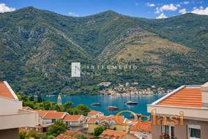 Prodaje se namješten dvosoban stan, 62m2, Dobrota, Kotor